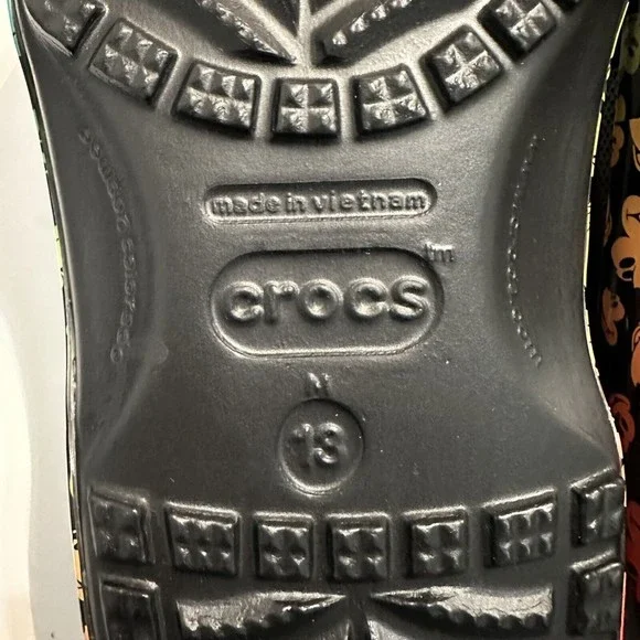 Crocs x Disney Rainbow Pride Celebration Mickey Mouse Clog 207755-0C4 Size 13 - Picture 6 of 9